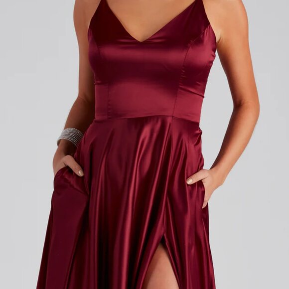 NWT Windsor Formal High Slit Burgundy Dress with pockets! (size 3) - Picture 2 of 5